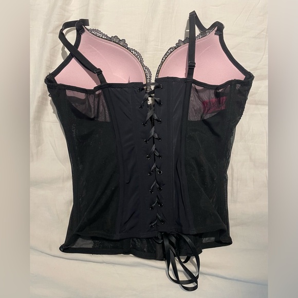 Light pink+black vintage lace Victoria's Secret
push up lingerie corset top 💗🖤 - Picture 2 of 2